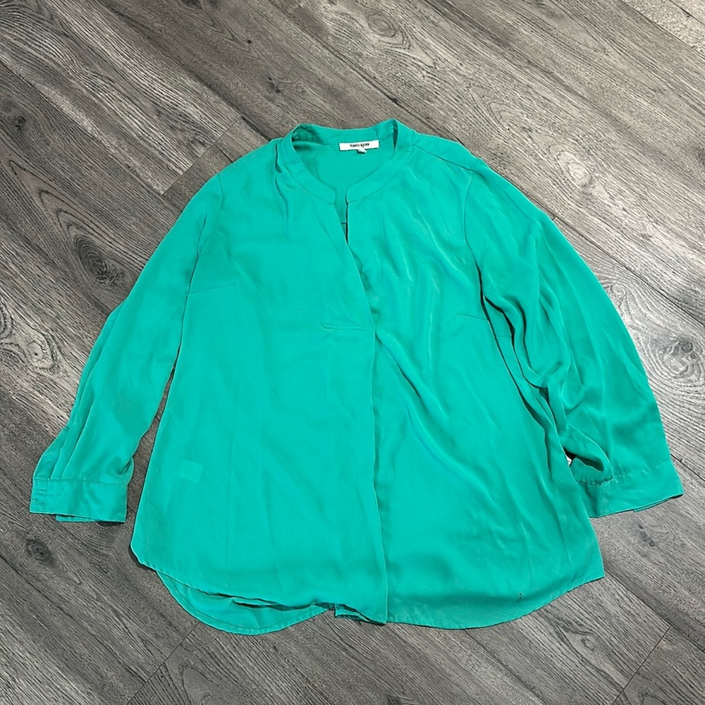 Light weight flowy blouse